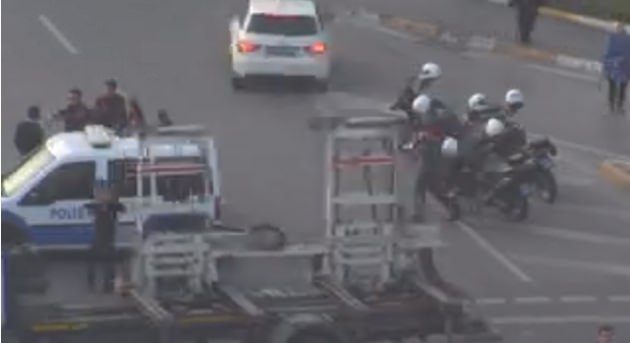 İstanbul Emniyet Müdürlüğü önünde çatışma, saldırganlar vuruldu!