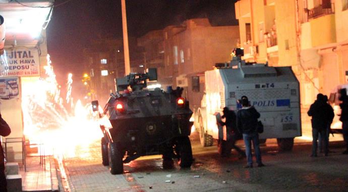 Nusaybin'de polise bombalı saldırı! 2 polis yaralı