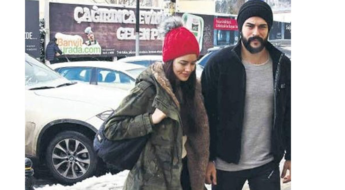 Fahriye Evcen ve Burak Özçivit o iddiaları boşa çıkardı Fahriye Evcen ve Burak Özçivit o iddiaları boşa çıkardı
