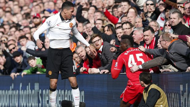 Taraftar Balotelli zor tuttu! Taraftar Balotelli zor tuttu!