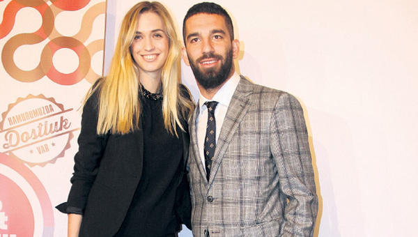 Arda Turan'dan 'Sinem Kobal' yorumu Arda Turan'dan 'Sinem Kobal' yorumu