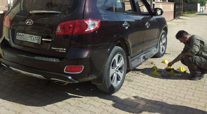 Reyhanlı'da bomba yüklü otomobil alarmı Reyhanlı'da bomba yüklü otomobil alarmı