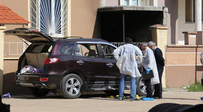 Reyhanlı'da bomba yüklü otomobil alarmı Reyhanlı'da bomba yüklü otomobil alarmı