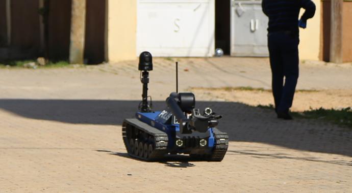 Reyhanlı'da bomba yüklü otomobil alarmı Reyhanlı'da bomba yüklü otomobil alarmı