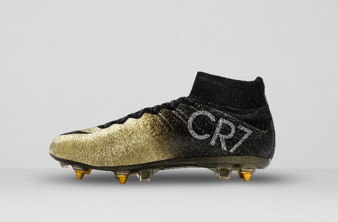 Bu ayakkabılar Ronaldo'ya özel Bu ayakkabılar Ronaldo'ya özel