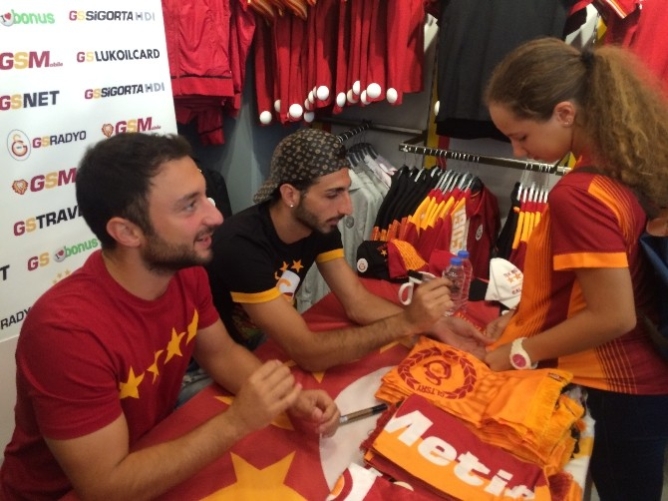 Rodrıguez imza dağıttı