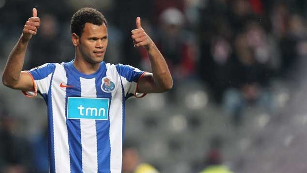 Bruno Alves gidiyor yerine Rolando geliyor!