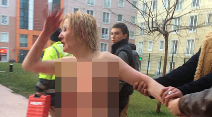 Yarı çıplak ve kanlar içinde kadın Rezidansı ayağa kaldırdı Yarı çıplak ve kanlar içinde kadın Rezidansı ayağa kaldırdı