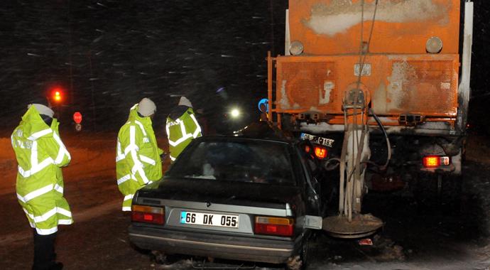 Çanakkale'de feci kaza: 3 yaralı Çanakkale'de feci kaza: 3 yaralı