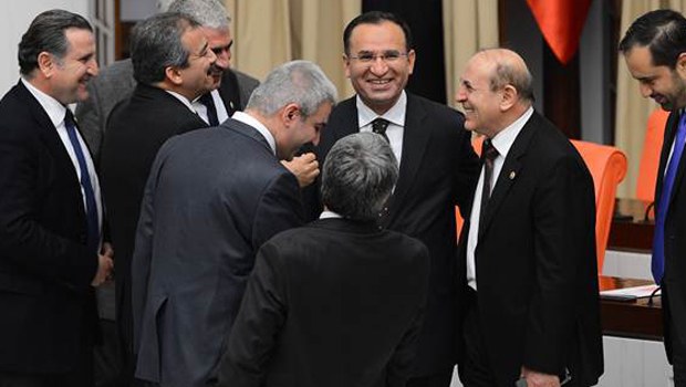 Sosyal medyayı sallayan Sırrı Süreyya Önder fotoğrafı Sosyal medyayı sallayan Sırrı Süreyya Önder fotoğrafı