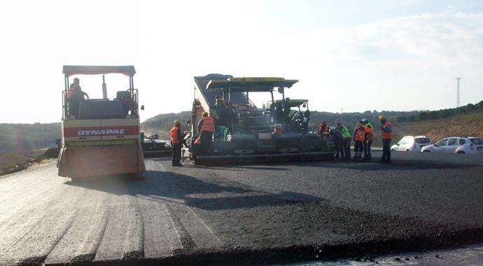 3. köprü Avrupa yakası güzergahında ilk asfalt döküldü 3. köprü Avrupa yakası güzergahında ilk asfalt döküldü