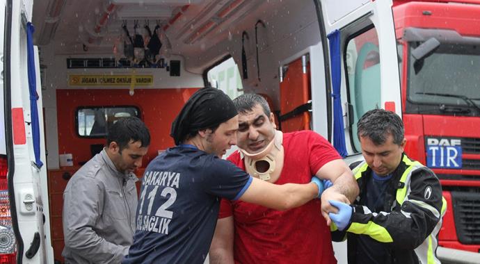 Sakarya'da feci kaza: 4 yaralı