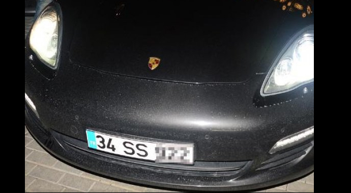 Selçuk Şahin ile Emel Demiryürek kına gecesi düzenledi Selçuk Şahin ile Emel Demiryürek kına gecesi düzenledi