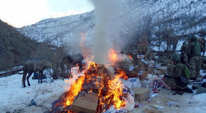 Şemdinli'de helikopterli kaçak sigara operasyonu Şemdinli'de helikopterli kaçak sigara operasyonu