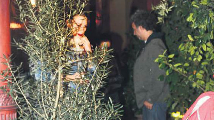 Serenay Sarıkaya'dan şaşırtan hareket Serenay Sarıkaya'dan şaşırtan hareket