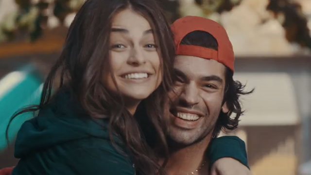 Meryem Uzerli galada öyle bir şey giydi ki! Meryem Uzerli galada öyle bir şey giydi ki!