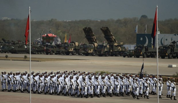 Pakistan yeni silahlarını tanıttı