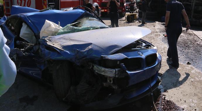 İstanbul'da korkunç kaza! 7 araç birbirine girdi İstanbul'da korkunç kaza! 7 araç birbirine girdi