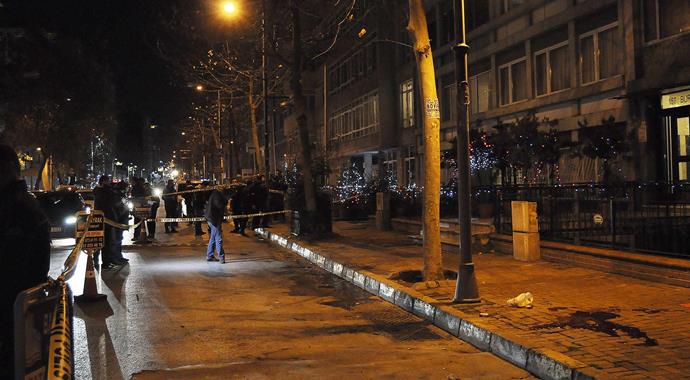 Sedat Şahin kardeşine Nişantaşı'nda kalaşnikoflu infaz: 2 ölü Sedat Şahin kardeşine Nişantaşı'nda kalaşnikoflu infaz: 2 ölü