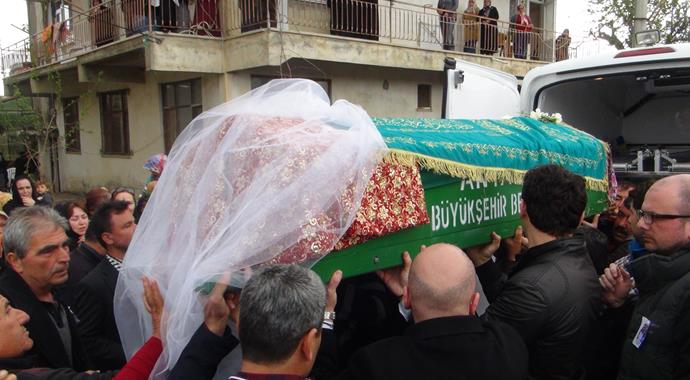 Yelda Kahvecioğlu'nun babası o haberlere isyan etti! Yelda Kahvecioğlu'nun babası o haberlere isyan etti!