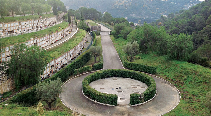 Osmanlı şehzadesinin kemiklerini mezardan çıkarıp çukura attılar Osmanlı şehzadesinin kemiklerini mezardan çıkarıp çukura attılar