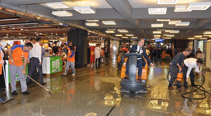 Atatürk Havalimanı'nda su baskını Atatürk Havalimanı'nda su baskını