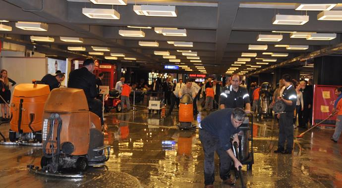 Atatürk Havalimanı'nda su baskını Atatürk Havalimanı'nda su baskını