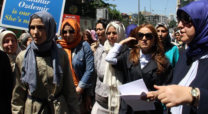 O protestoya Sümeyye Erdoğan da katıldı! O protestoya Sümeyye Erdoğan da katıldı!