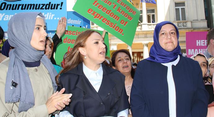 O protestoya Sümeyye Erdoğan da katıldı! O protestoya Sümeyye Erdoğan da katıldı!