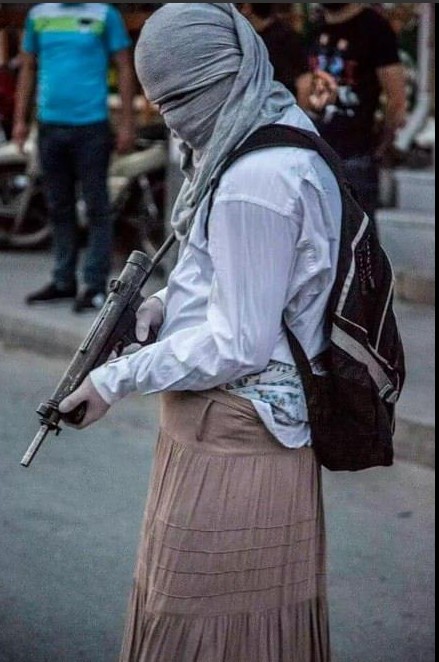 Gazi Mahallesi'nde silahlarla terörü kınama eylemi