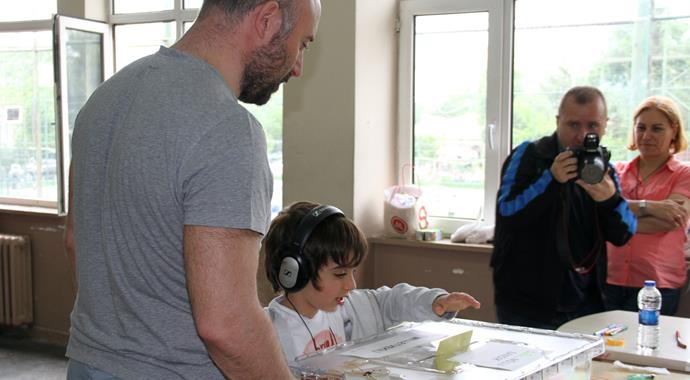 Halit Ergenç ve Bergüzar Korel oy kullandı