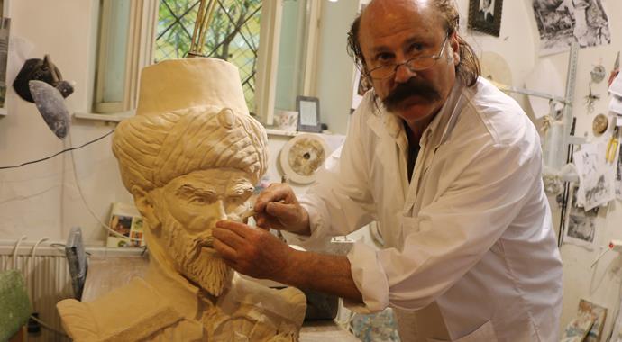 O ülkede Halit Ergenç'in büstü dikilecek