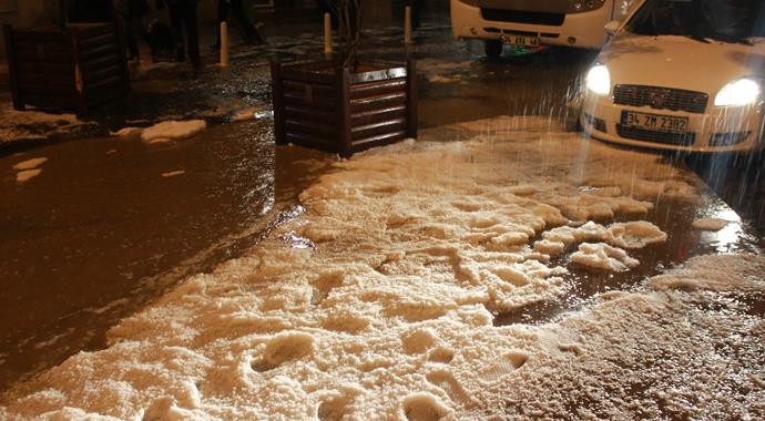 İstanbul dolu ve yağmura teslim!