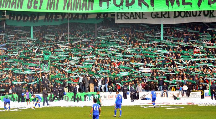 Kocaelispor tribünlerinde seyirci rekoru kırıldı Kocaelispor tribünlerinde seyirci rekoru kırıldı