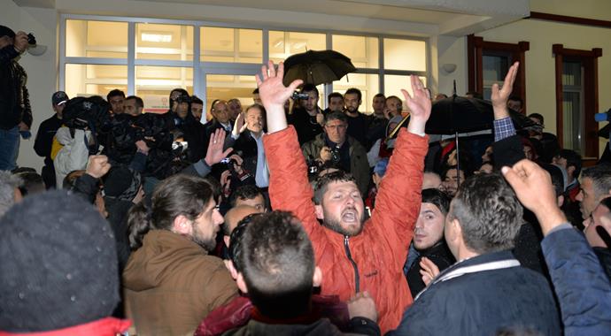 Fenerbahçe otobüsüne saldırıda 2 şüpheli serbest Fenerbahçe otobüsüne saldırıda 2 şüpheli serbest