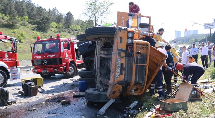 İstanbul'da korkunç kaza! 7 araç birbirine girdi İstanbul'da korkunç kaza! 7 araç birbirine girdi