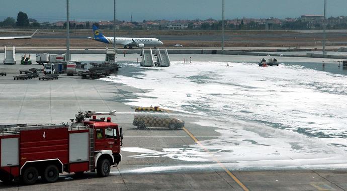 Atatürk Havalimanı'nda faciadan dönüldü Atatürk Havalimanı'nda faciadan dönüldü