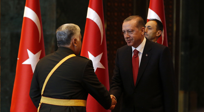 Yeni saray kapılarını açtı!