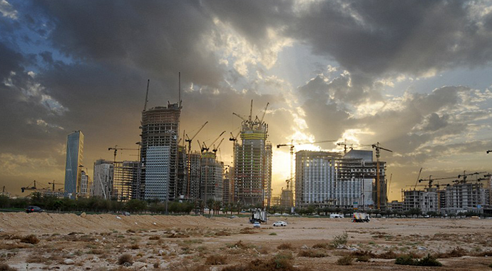 Çöl kenarında dev şehir Çöl kenarında dev şehir