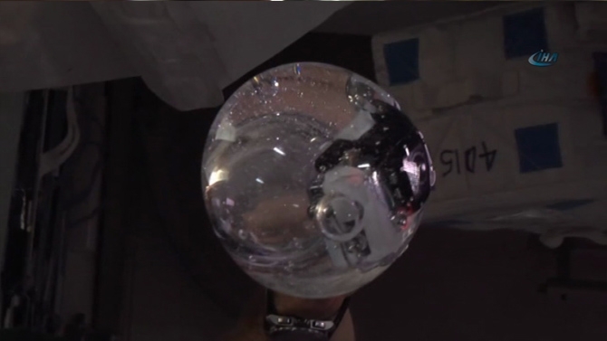 Su balonuna kamera koyup çekim yaptılar Su balonuna kamera koyup çekim yaptılar