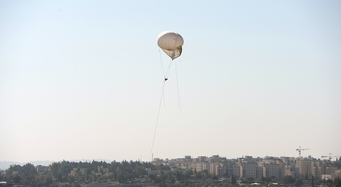 İsrail'den Filistinlilere kameralı balonlarla kuşatma!