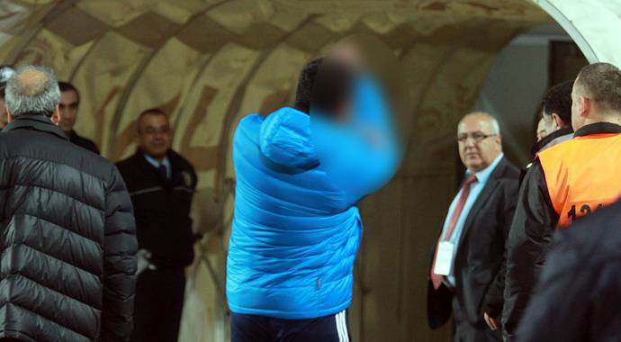 Ümit Özat'tan taraftara çirkin hareket Ümit Özat'tan taraftara çirkin hareket