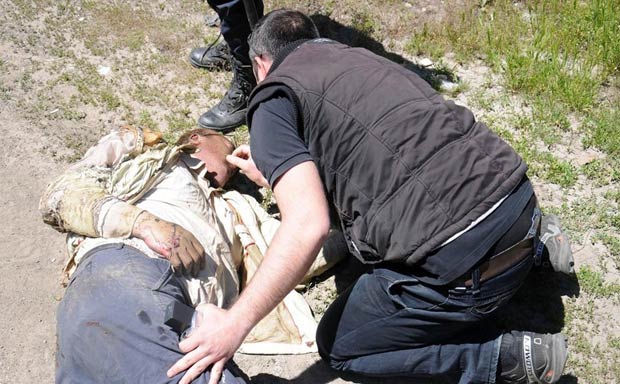 HDP mitinginde minibüsü yakan 2 kişi yakalandı HDP mitinginde minibüsü yakan 2 kişi yakalandı