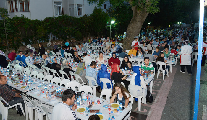 Sokak iftarları komşuluğu artırıyor
