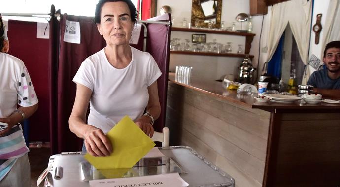 Fatma Girik'ten üzen sözler: 'Memduh Ün iyi değil'