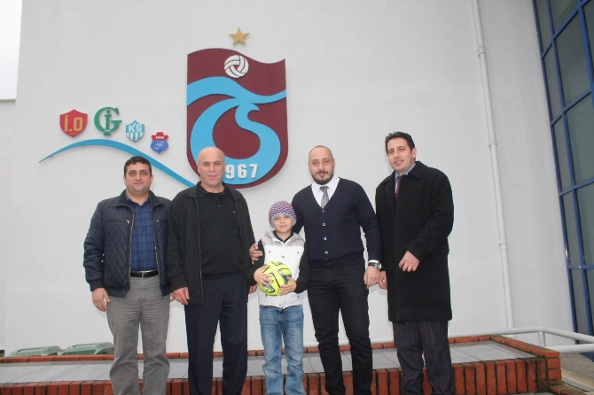 Minik öğrenci Cardozo'nun peşinde