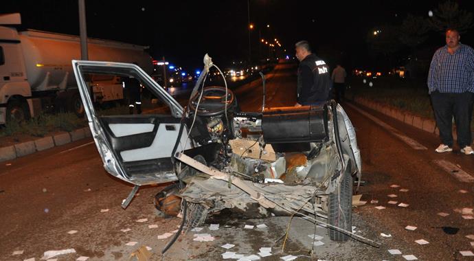 Kırıkkale'de korkunç kaza! Otomobil ikiye bölündü, 8 yaralı Kırıkkale'de korkunç kaza! Otomobil ikiye bölündü, 8 yaralı