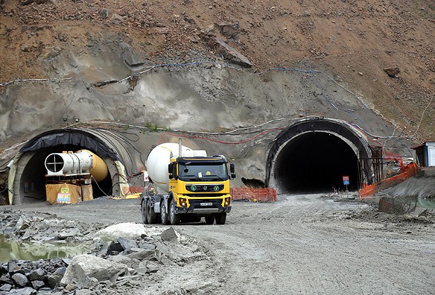 Ovit Tüneli'ndeki çalışmalara durdurma kararı Ovit Tüneli'ndeki çalışmalara durdurma kararı