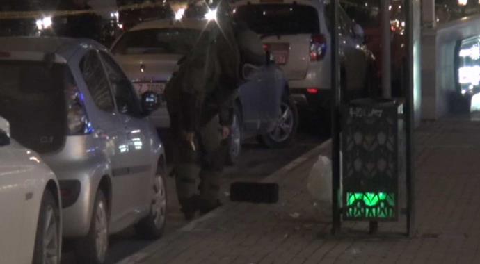 AK Parti İl Binası önünde bomba paniği AK Parti İl Binası önünde bomba paniği