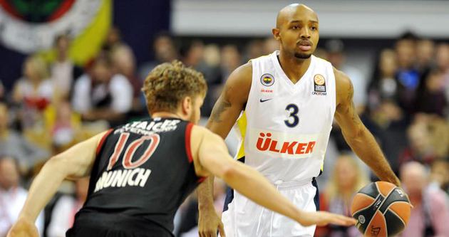 Fenerbahçeli oyuncudan skandal tweet! Taraftara salak dedi